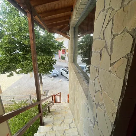 Cozy Sarande